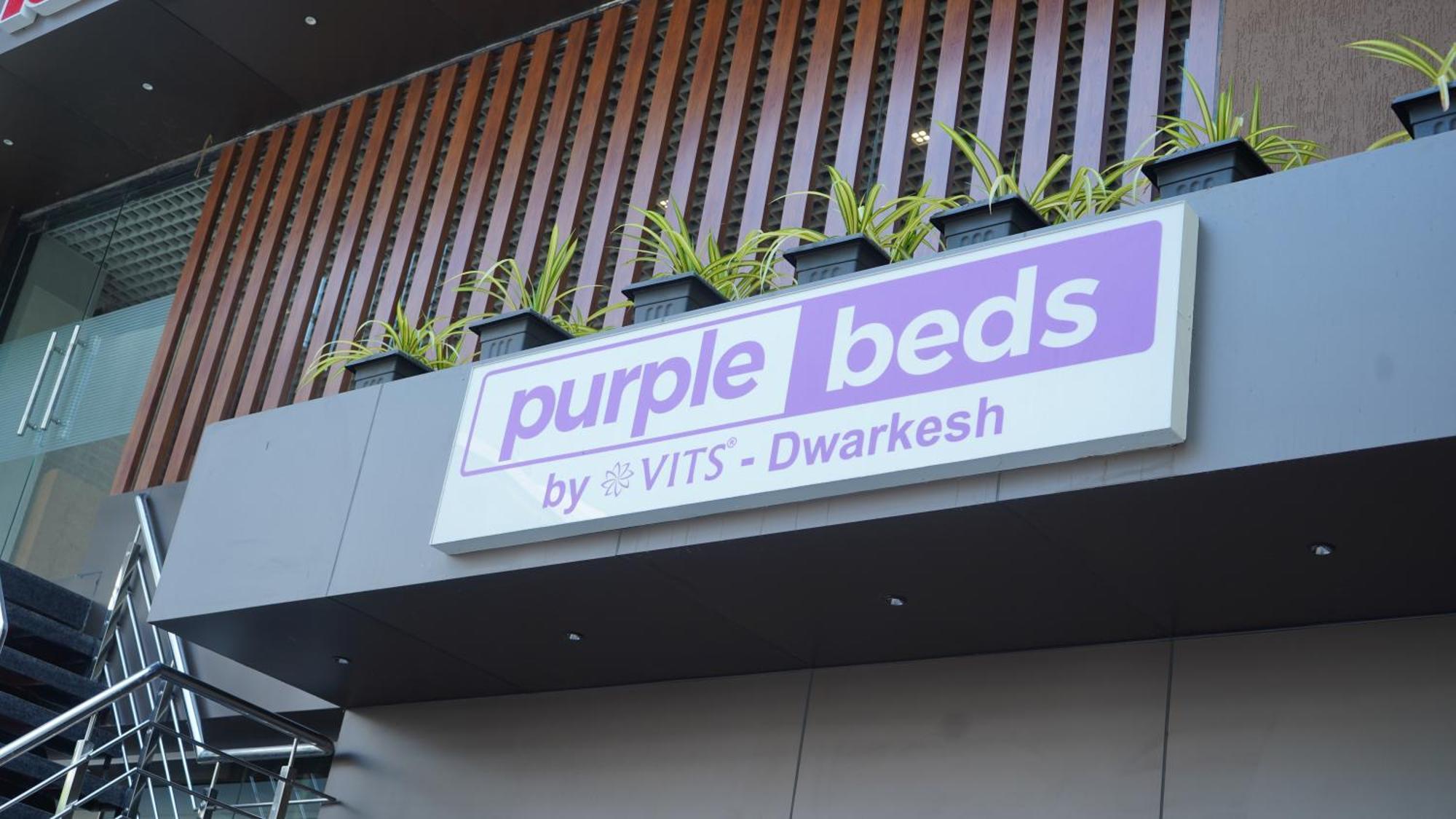 Отель Purple Beds By Vits Dwarkesh, Surat Salabatpura Экстерьер фото